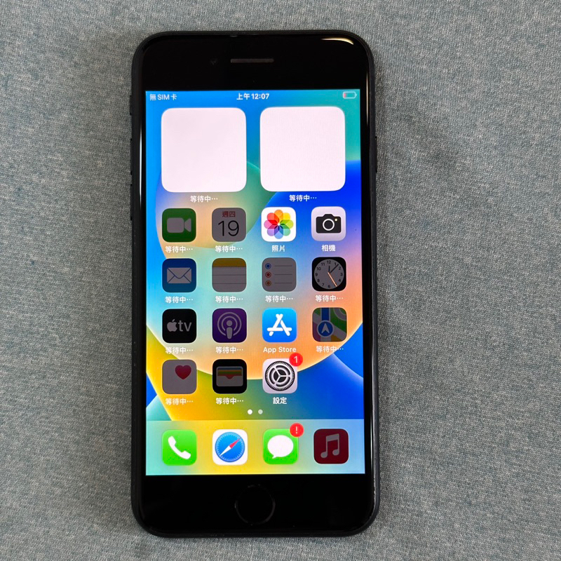 iPhone SE 3 128G 黑 功能正常 二手 Iphonese3 se3 4.7吋 apple 螢幕細微刮痕