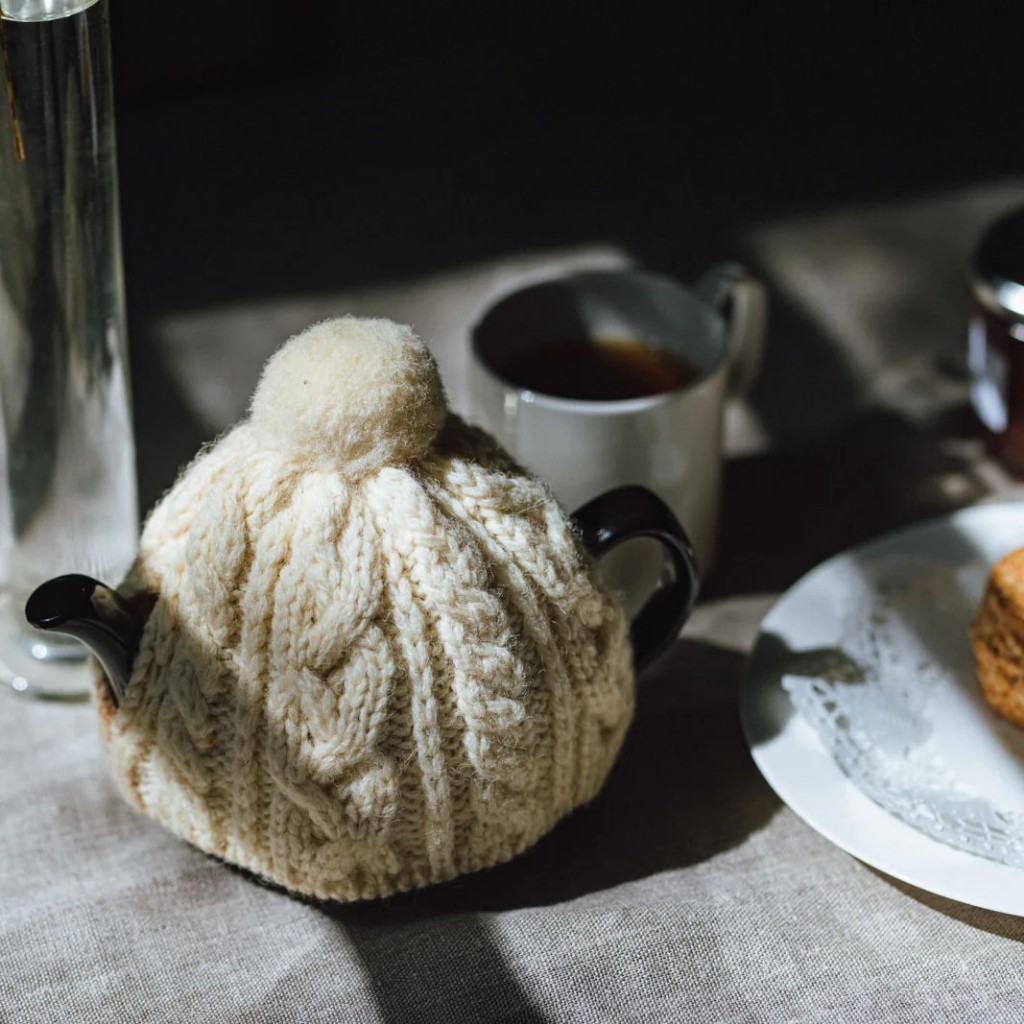 【實用派選物】英國製 毛球 茶壺保溫罩 針織 HIGHLAND 2000 茶壺罩 保溫 羊毛 日雜 編織 泡茶 日本進口