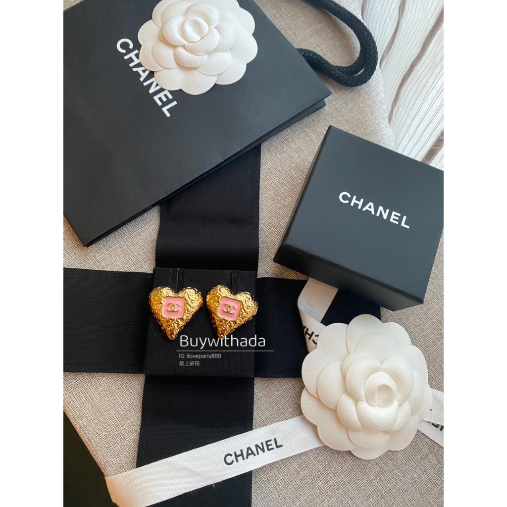 Chanel 23K 爆款 💖 粉色金沙愛心耳針  大的 2.5*2.8cm $2xxxx 現貨🇹🇼