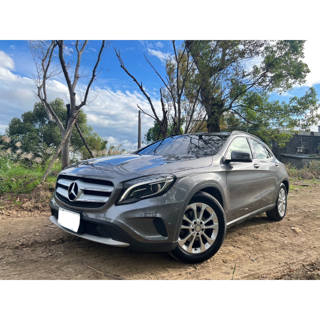 『2015年 BENZ GLA180 運動型小休旅 科技灰』