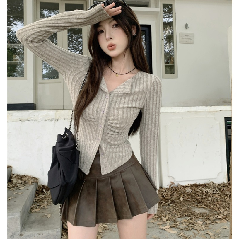 全新升級~超柔軟 親膚！韓系V領排扣長袖針織上衣 彈性 修身 辣妹 短版上衣 長袖T恤 秋天衣服 設計感 韓國女裝