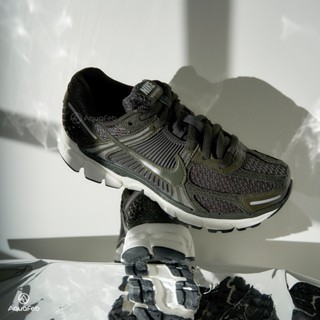 Nike Zoom Vomero 5 Sequoia 女 森林綠 復古鞋 老爹鞋 休閒 休閒鞋 FQ8898-325