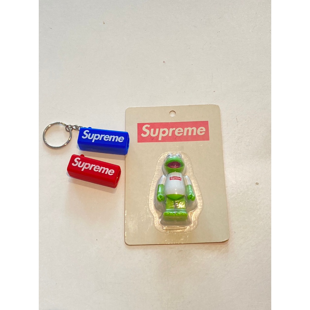 Supreme青蛙公仔 x Supreme長方形手電筒鑰匙圈(紅、藍)