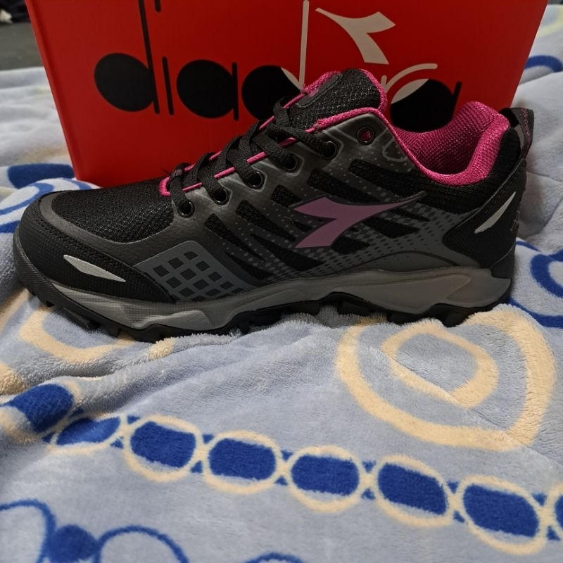 全新未使用 DIADORA 抗水越野跑鞋 女鞋 運動鞋