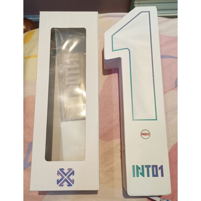 INTO1應援棒（硬1軟1各1，無小卡）