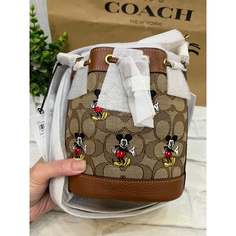 🔥 🇺🇸 現貨 COACH X DISNEY Dempsey 米奇印花迷你水桶包斜背包 棕色