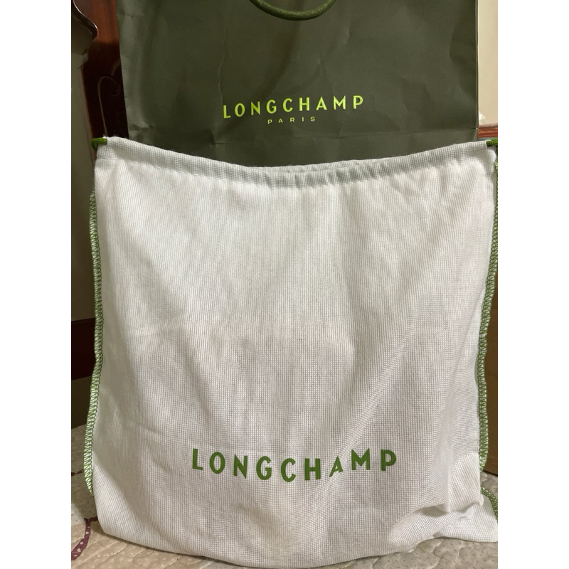 LONGCHAMP～包包高18公分寬21公分底部寬6公分背帶最多可放104公分長扣環膜都沒撕掉所以沒有刮痕喲！整體9成新