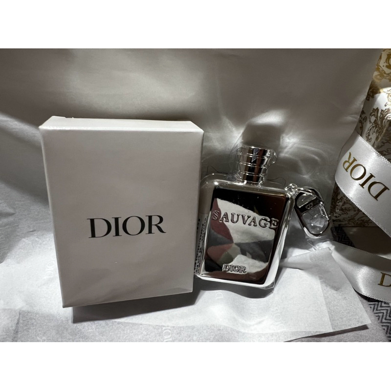Dior《曠野之心隨行吊飾》可放入曠野之心全系列針管香水