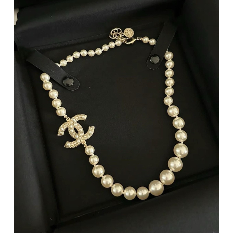 Chanel100週年限量紀念款珍珠項鍊好美櫃上4萬多而且買不到yahoo賣48000