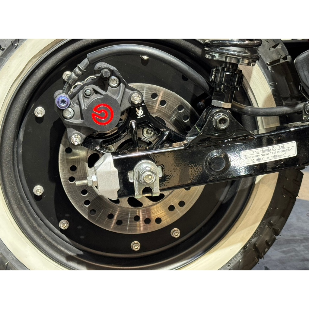 「SKUNY」DAX125 BREMBO大螃蟹後卡鉗轉接座