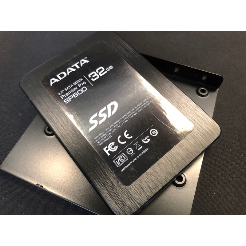 二手良品，威剛SSD，32G使用時數99小時，固態硬碟，含轉接架，附圖。