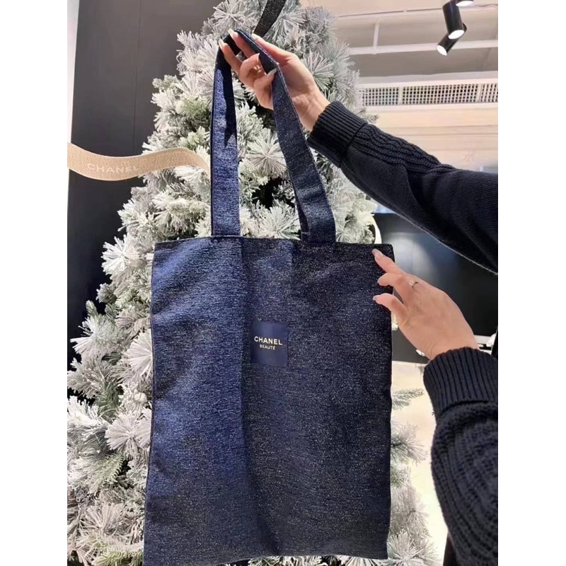 🈶現貨‼️❤️歐洲代購---Chanel香奈兒VIP會員禮品聖誕限量款雪花毛呢牛仔藍大容量手提袋肩背包(附紙盒、紙袋)