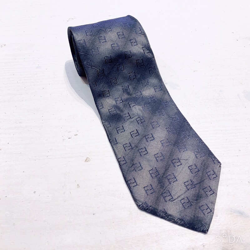 🔹Sistar🔹全新🇮🇹 Fendi 100%蠶絲 🇮🇹義大利製 精緻滿版LOGO刺繡領帶 領結✈️海外直送✈️