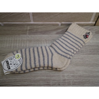 婕的店日本精品~日本帶回~Moomin嚕嚕咪小不點亞美米白條紋短襪 女襪子23~25cm