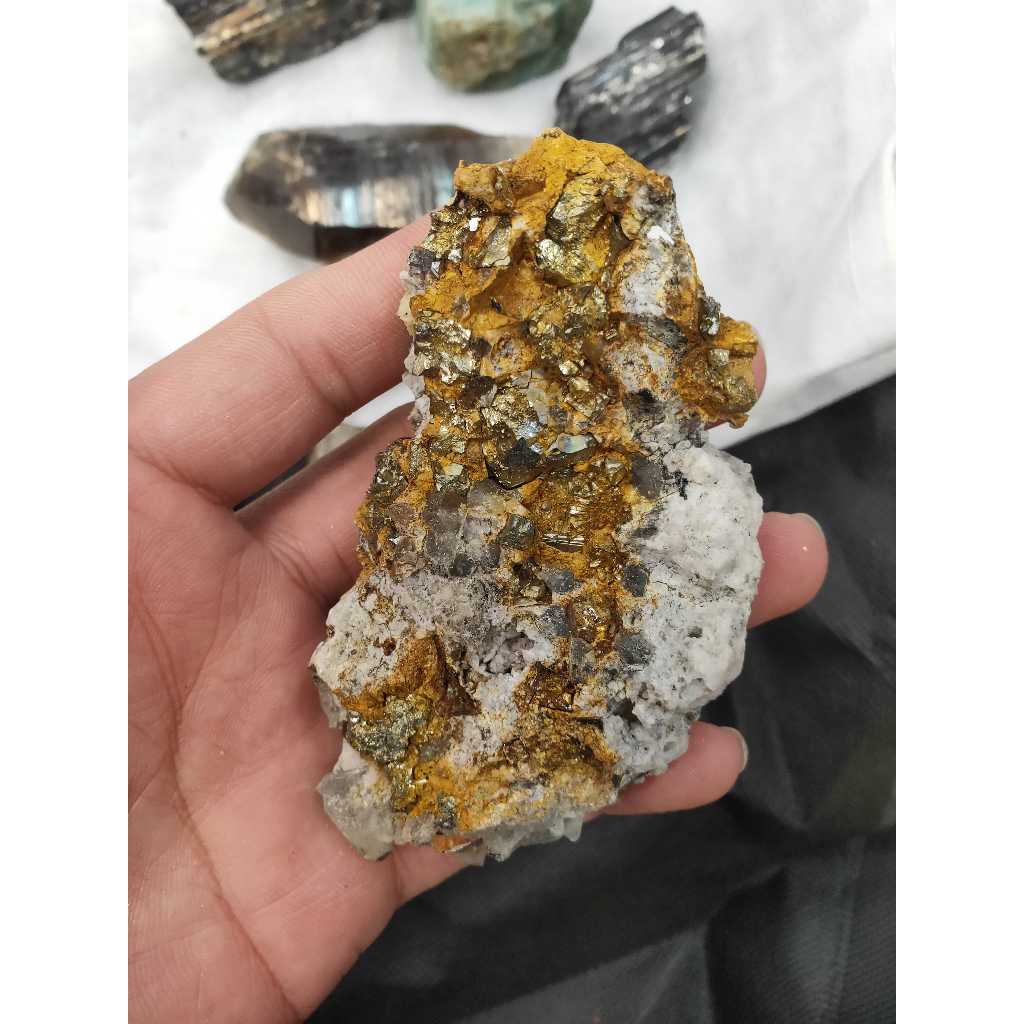 *水晶原礦 黃銅礦 原石 $188