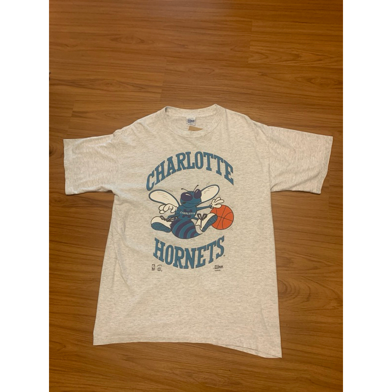 Vintage NBA 90s Charlotte Hornets tee.黃蜂隊經典老標LOGO