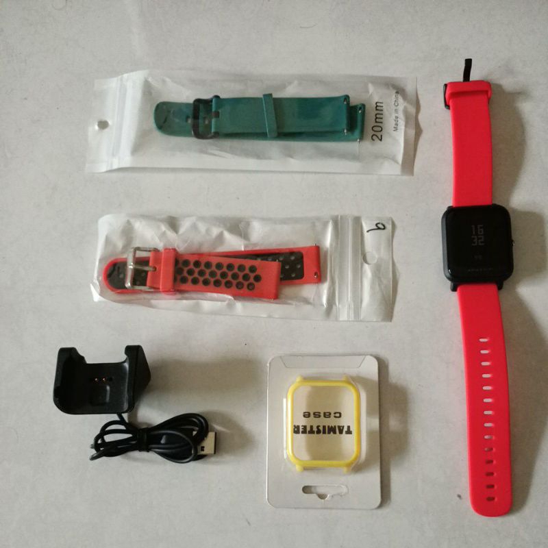 小米手錶，Amazfit Bip，配件如圖，二手功能正常，想清楚在買。