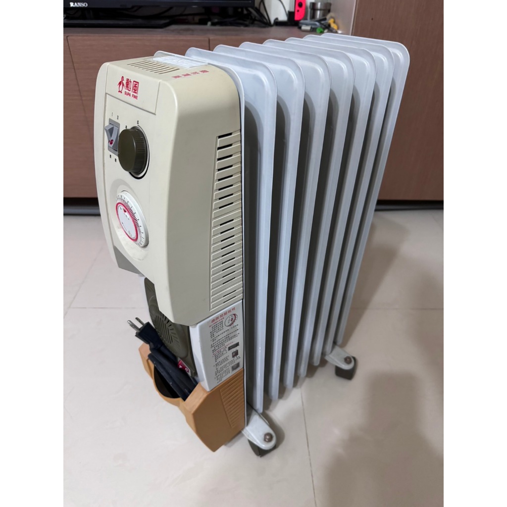 【蝦米二店】二手 勳風 8片 葉片式 電暖器 HF-2108