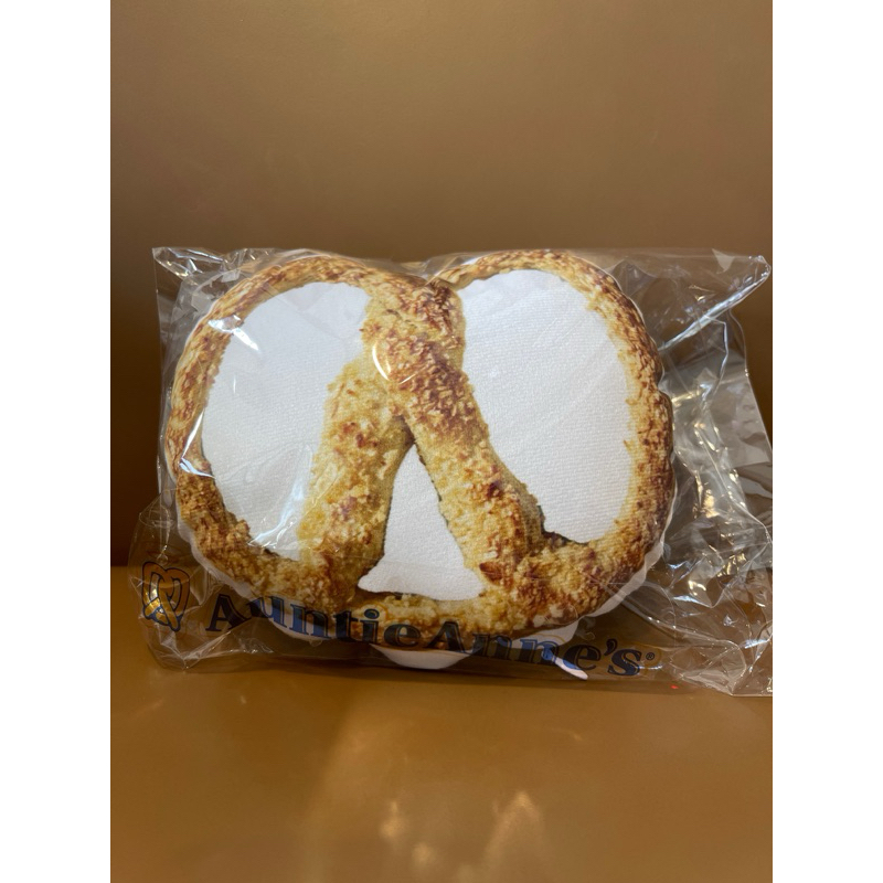 Auntie Anne’s蝴蝶餅造型小枕 / pretzel
