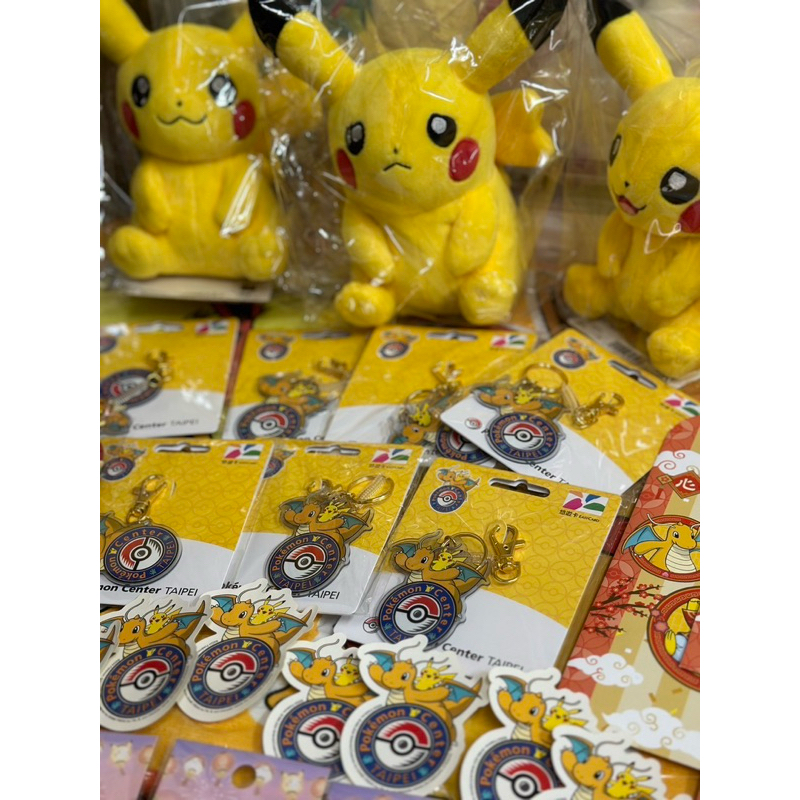 Giluyo居鹿鼬✨台灣台北寶可夢中心代排代購「pokemon 寶可夢台北限定 快龍造型悠遊卡」