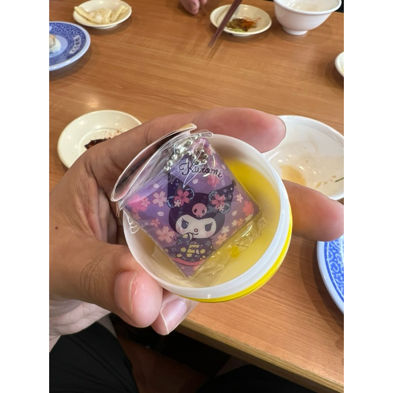 藏壽司扭蛋 hello kitty 小惡魔吊飾