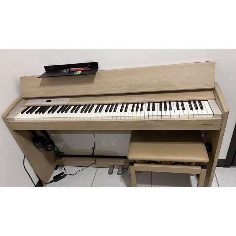 Roland F701電鋼琴 30000(自取)，運費另計