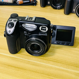 Nikon 翻轉屏 coolpix 5000 CCD 復古成片 膠卷感 偏冷白 配件齊全 *剩2台