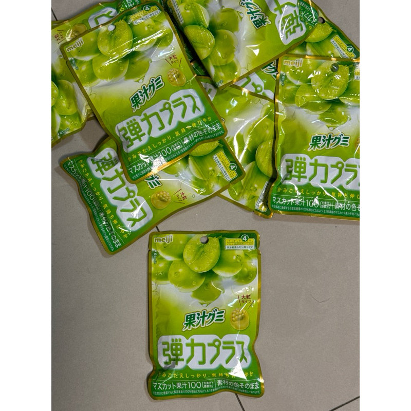 日本【Meiji 明治】果汁QQ軟糖 麝香葡萄 風味軟糖 48g