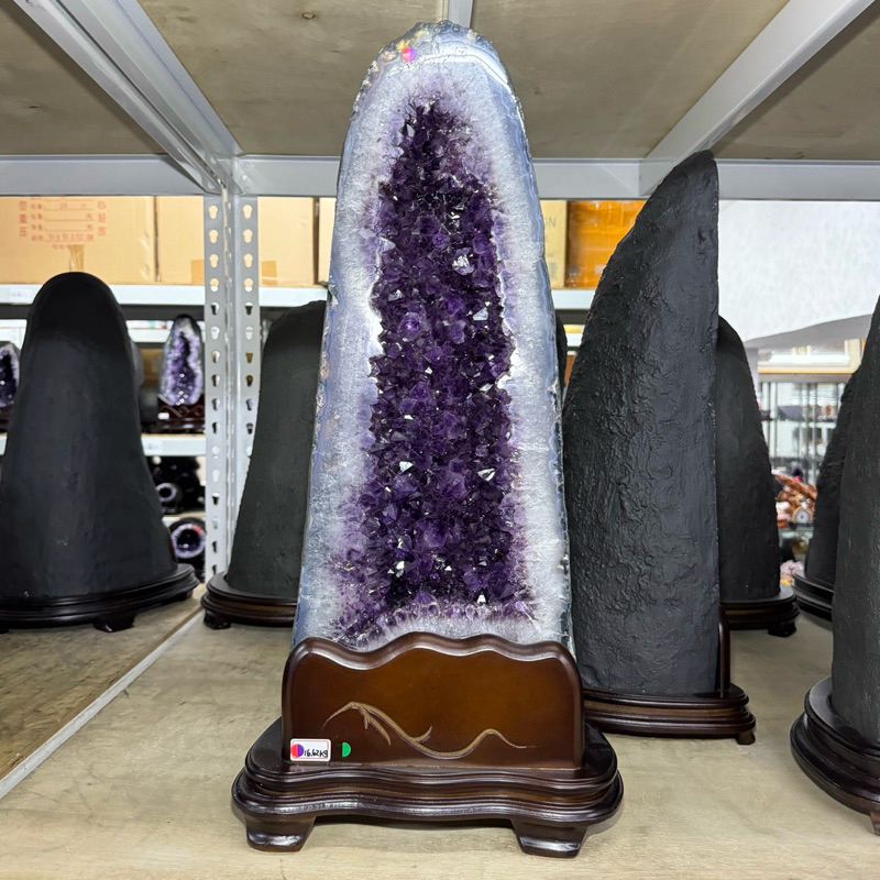 頂級有鈦晶 挺拔外型高達54公分👍🏻❤️‍🔥含整圈瑪瑙🔥 16.62kg 木型紫晶洞 公司居家風水 紫晶洞 巴西紫水晶洞