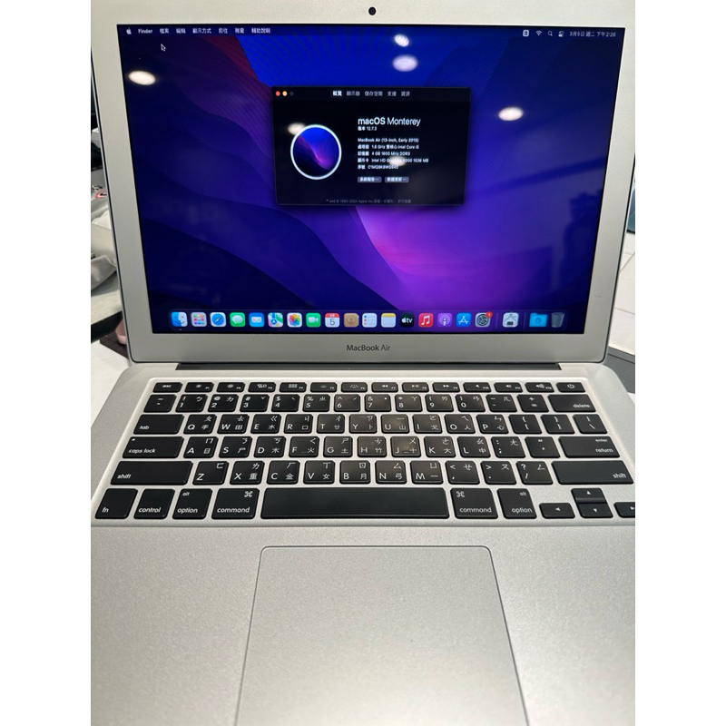 蘋果筆電  MacBook  Air  13吋  i5  4g  128g （A1466）2015年 無盒子、含充電器。