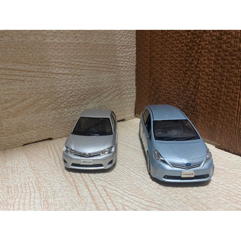 福利品 1/30 Toyota Prius alpha axio 模型車 2台合賣