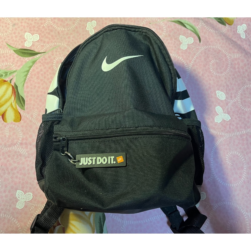 小蛙菇菇~EJ054~二手 黑色 NIKE 後背包 登山背包 大容量旅行背包 書包 萬用包 男女通用 登山露營(兒童用)