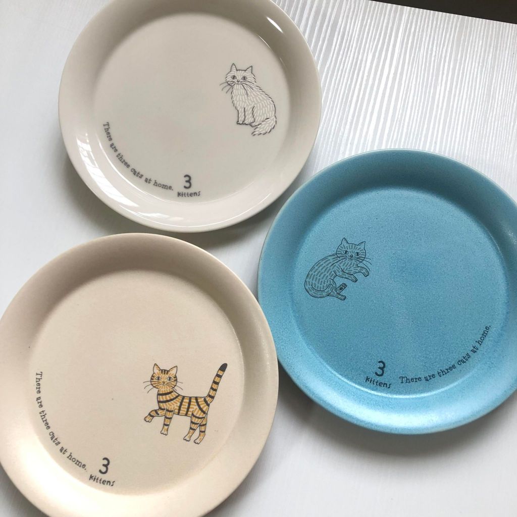 日本製 小倉陶器 我家有3隻貓 平盤 點心盤 淺盤 餐盤 餐碗 湯碗 點心碗 平底碗 馬克杯 茶杯 咖啡杯 （多款選）
