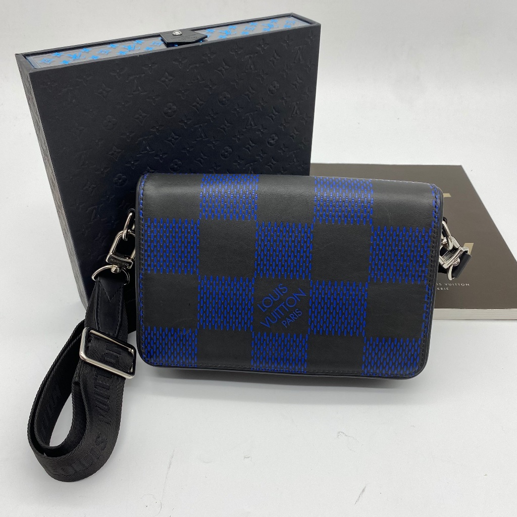 【哈極品】二手品《 Louis Vuitton LV 藍色大棋盤格 皮革壓印 二合一 斜背包/肩背包 全黑寬背帶》