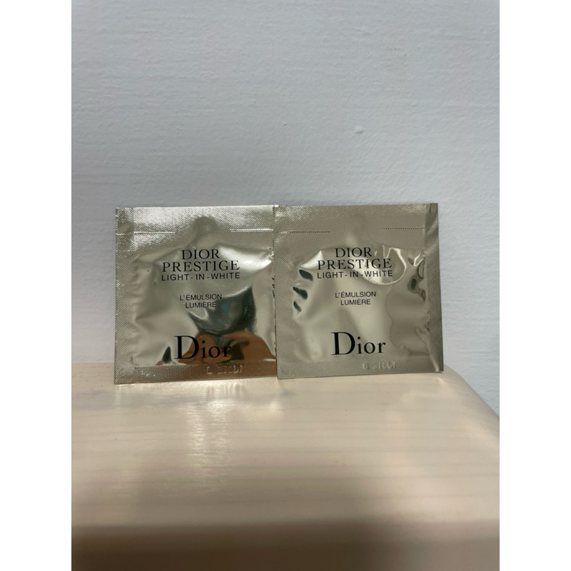 Dior迪奧 精萃再生光燦淨白修護乳1ml 試用包