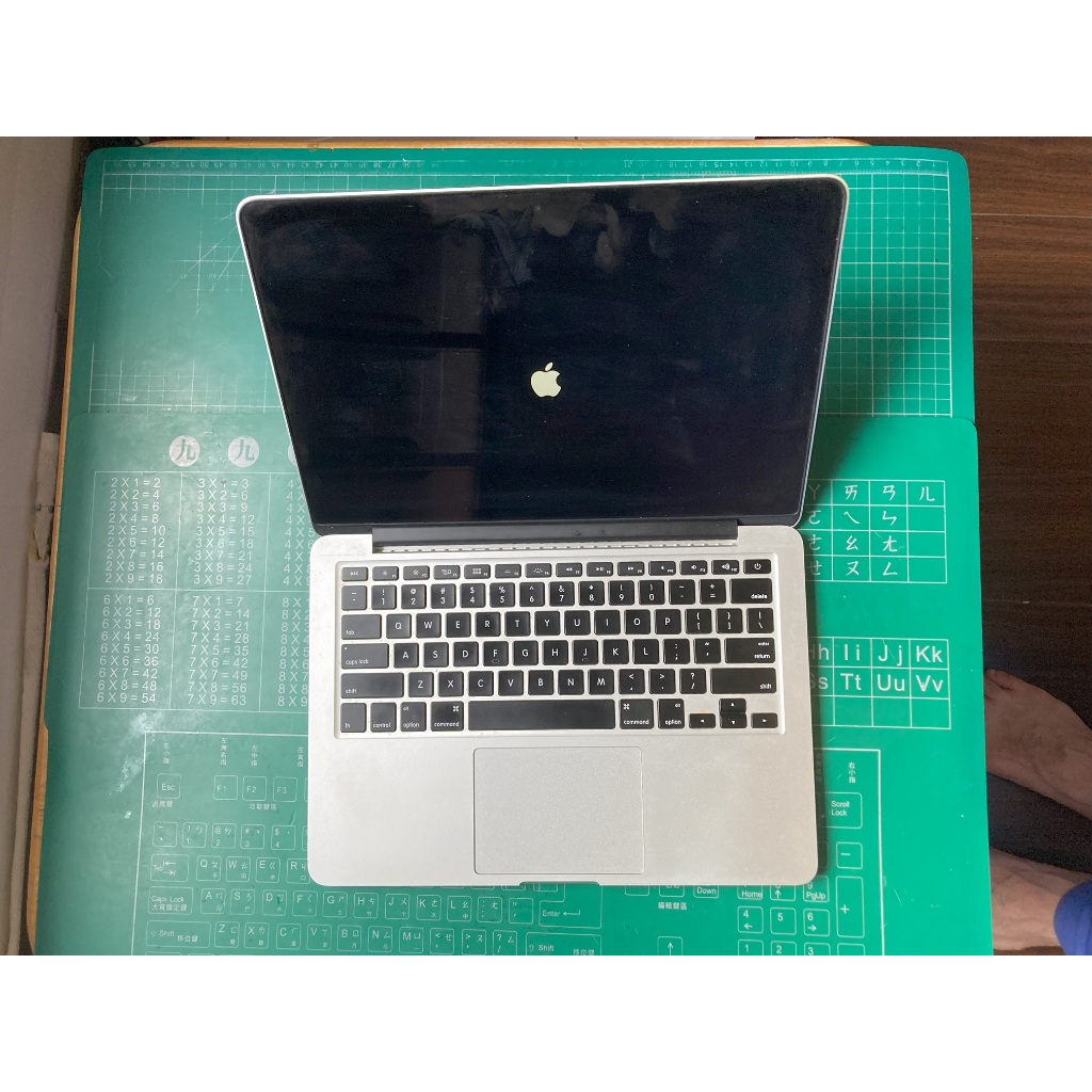 a1502 macbook pro 故障機(只能開機到顯示apple圖)(附創見 256GB JDL330 及充電器)