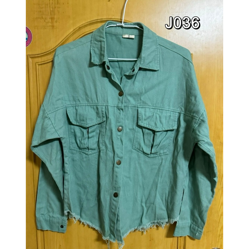 J036 女生綠色牛仔外套/湖水綠襯衫外套/長袖外套/保暖外套