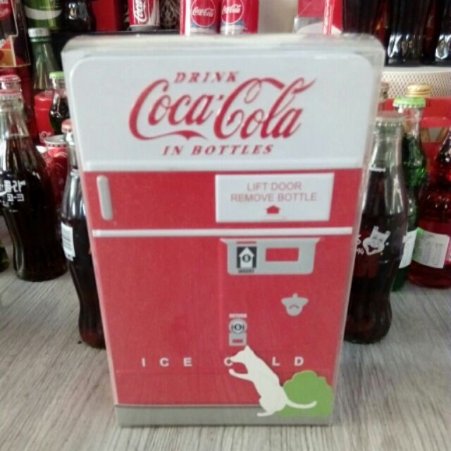 全新 可口可樂 Coca-Cola 販賣機 復刻版 紀念款 鐵盒 收納 造型盒 附專用盒