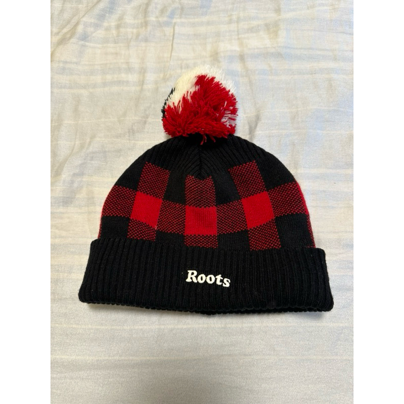 roots 紅黑毛帽