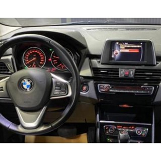 車型。BMW F45（218i/218D) 2015年式，車用平板支架