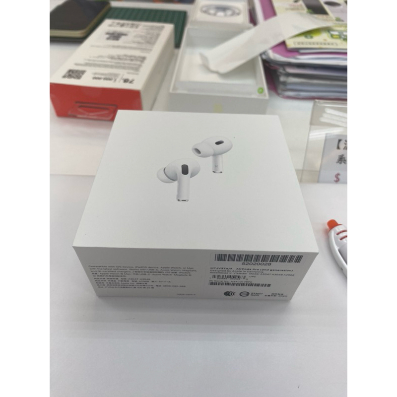 Apple AirPods Pro 2 (第二代)(USB C) 支援Magsafe （全新未拆封 續約沒用到轉售）by