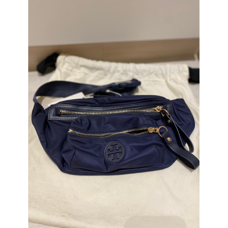 ✨全新轉售✨TORY BURCH 皮革 LOGO深藍尼龍腰胸包