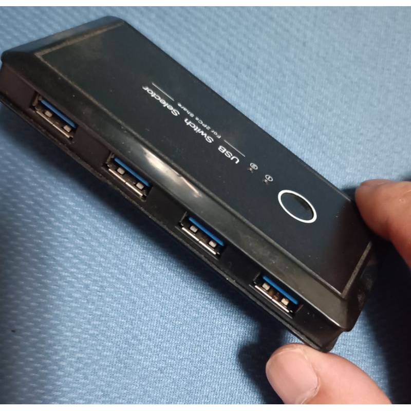 (二手)USB KVM 切換器 USB 3.0 切換器 2 PC共用四個USB3.0