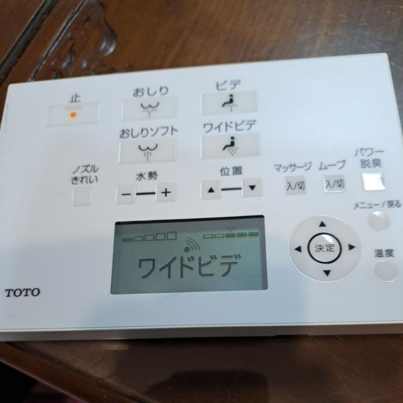 二手日本TOTO遙控器，不含壁掛板，保固1個月 ，可以通用TOTO所有型號 。