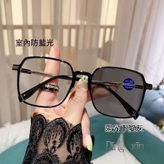 【DX眼鏡】台灣熱賣 變色防藍光老花鏡女大框高顏值顯瘦時尚款光感變色老花眼鏡框 老花眼鏡 變色眼鏡 眼鏡 100-400