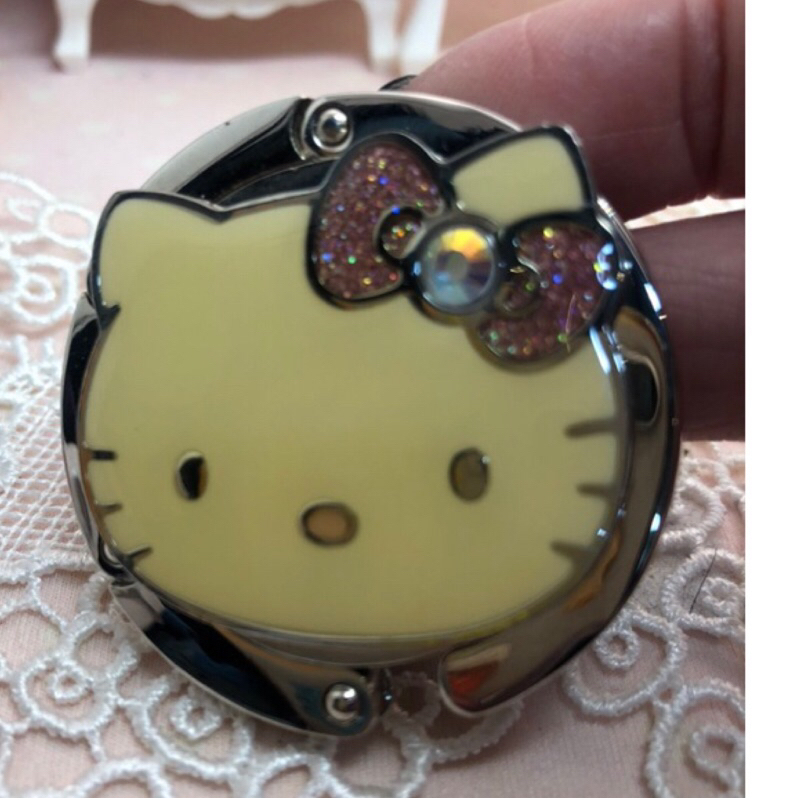日本帶回來的早期Hello Kitty不鏽鋼桌上皮包掛勾收藏品釋出