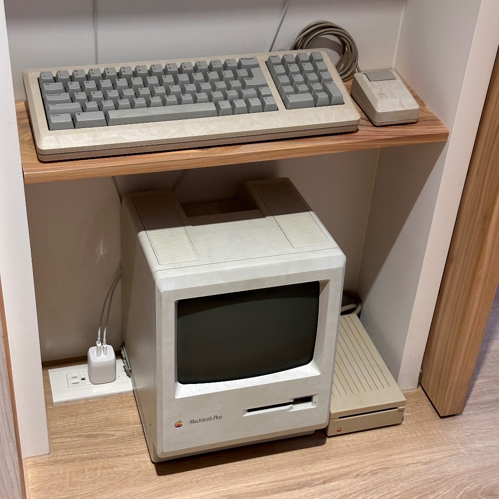 蘋果Apple Macintosh Plus 1mb 麥金塔電腦（升級成4mb)可用Studio Display 交換