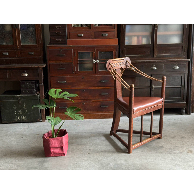 【福三】 歐洲 橡木椅 三角椅 角落椅 Monk chair Corner chair