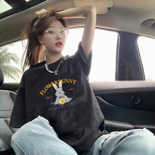【真的臺灣現貨】100%純棉做舊水洗黑碳黑可愛兔子花朵半弧形英文字印花圓領T恤情侶裝男女短袖上衣服大尺碼GQ9505