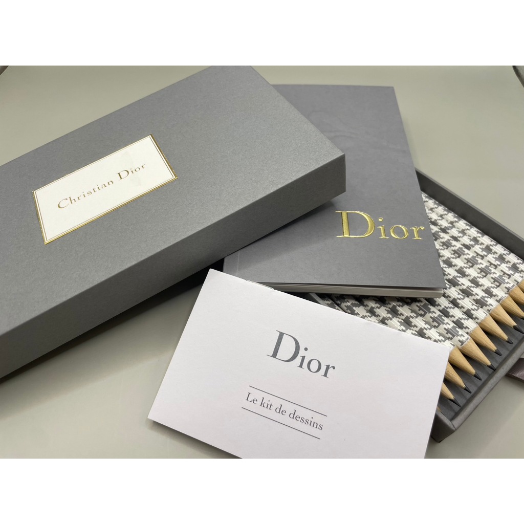 Dior迪奧經典吊飾組(星星/蜜蜂/愛心)/迪奧繪本鉛筆禮盒組